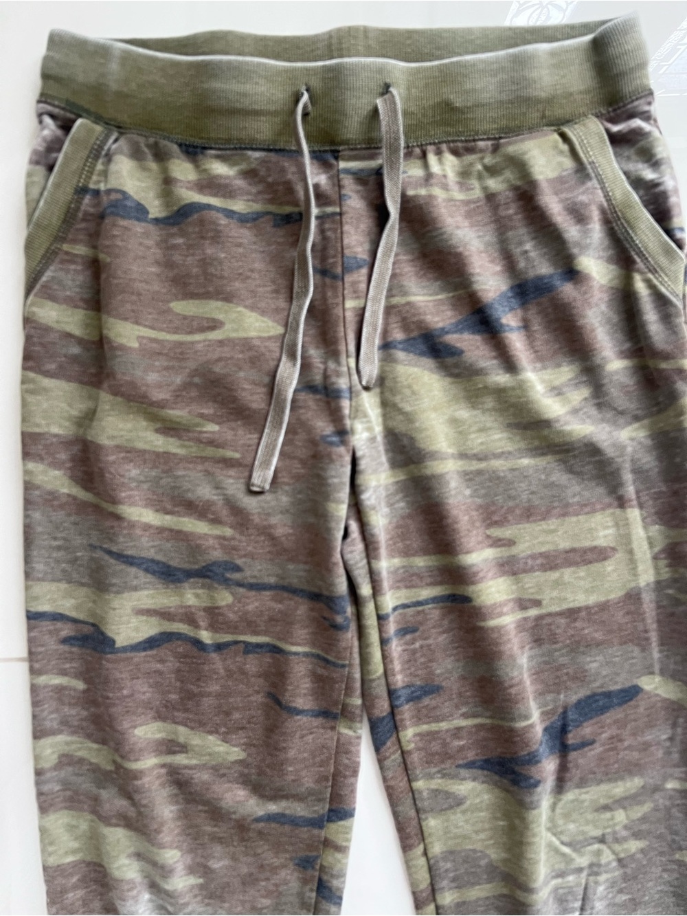 Z Supply Lightweight Distressed Camo Jogger Pants Drawstring Waist Size S - Picture 3 of 4